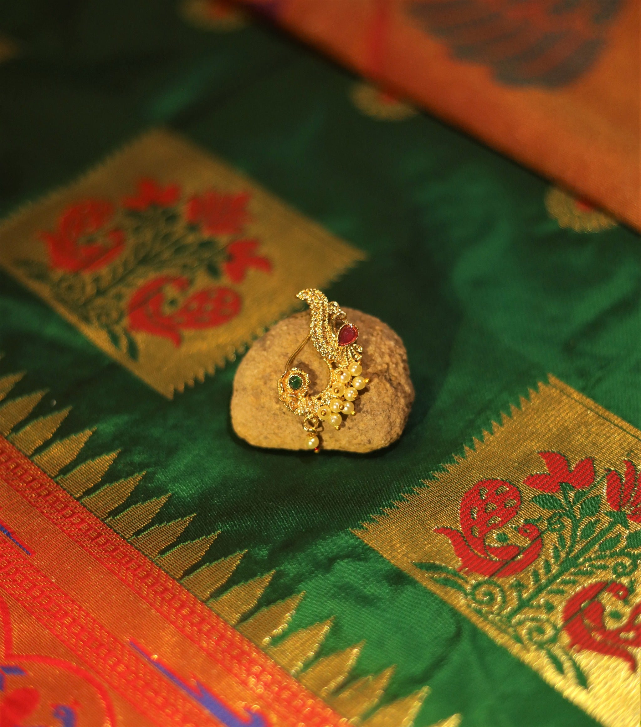 Traditional Maharashtrian Peacock Press Fit Nath