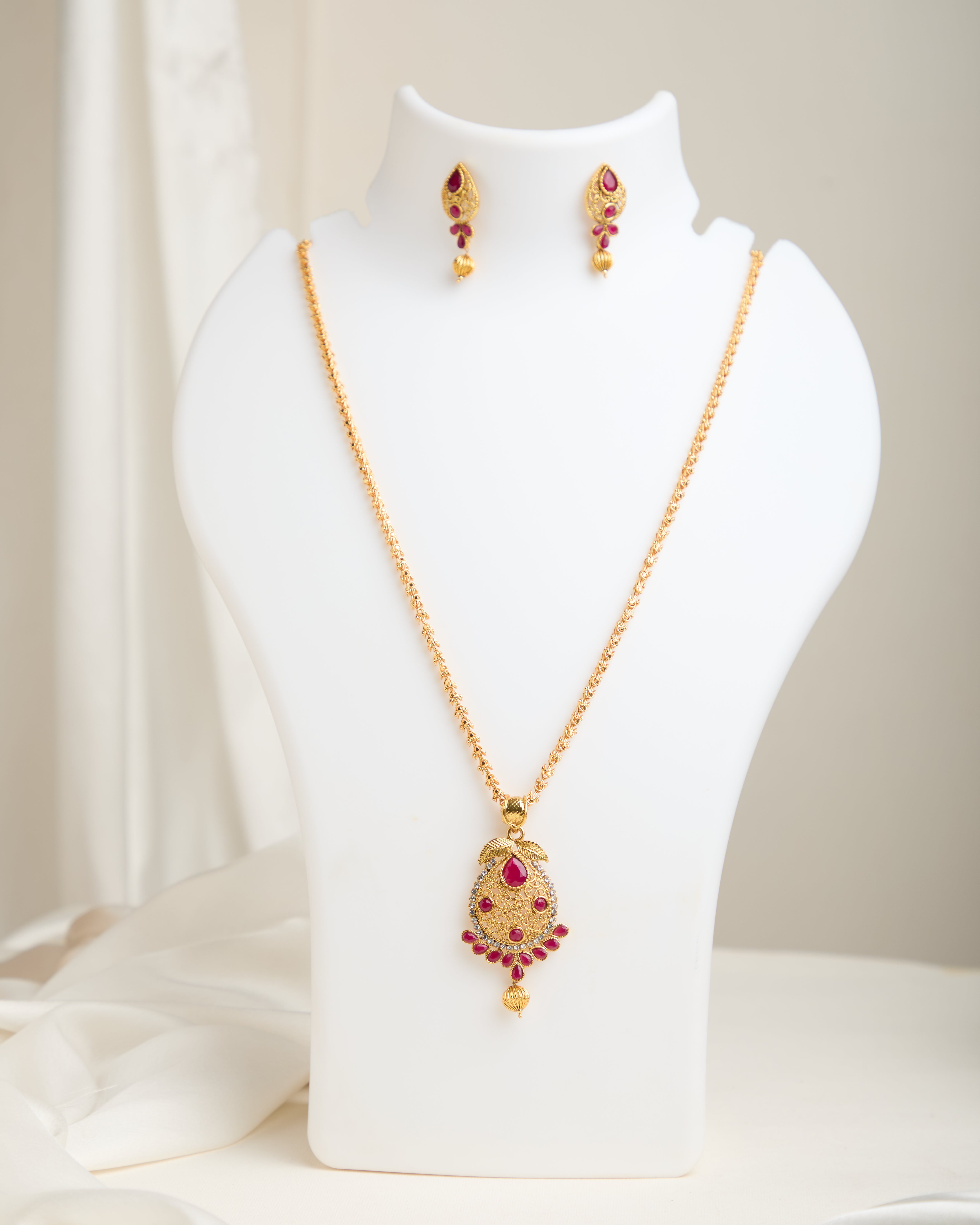 Traditional Gold Plated Stone Studded Necklace Set