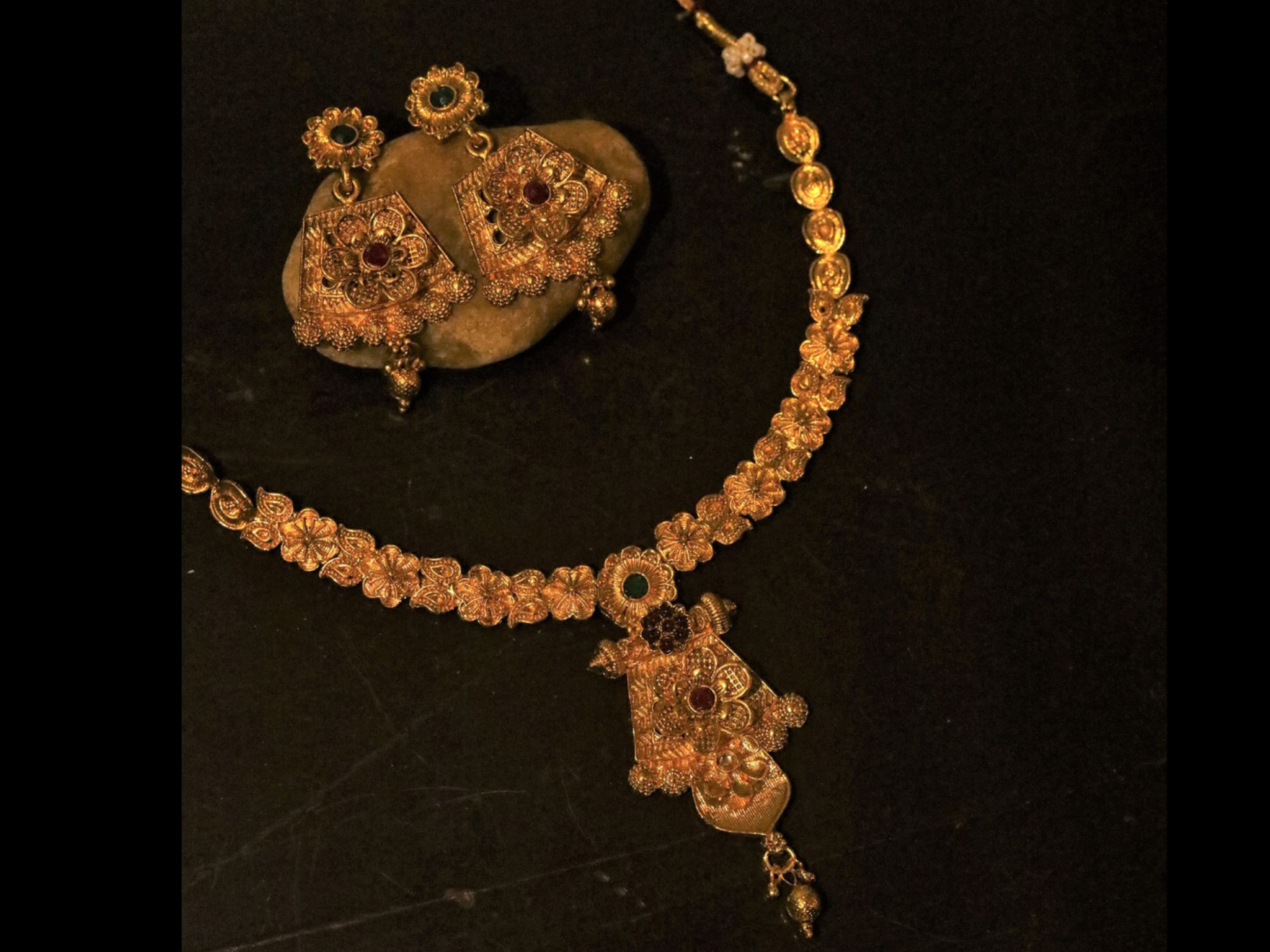 Gold Plated Pota Stone and Meenakari Necklace Set