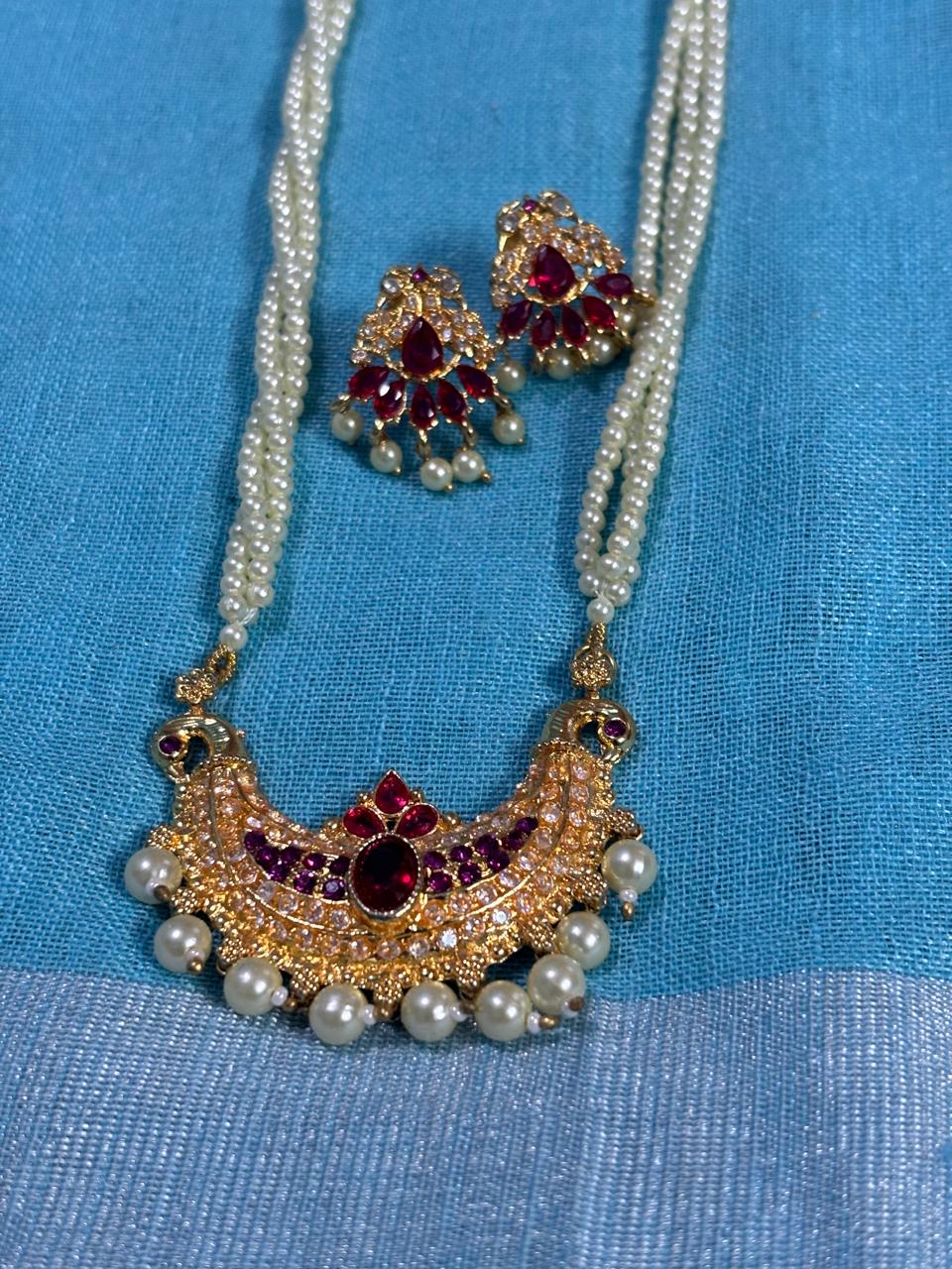 Trendy Pearl and Stone Tanmani Set
