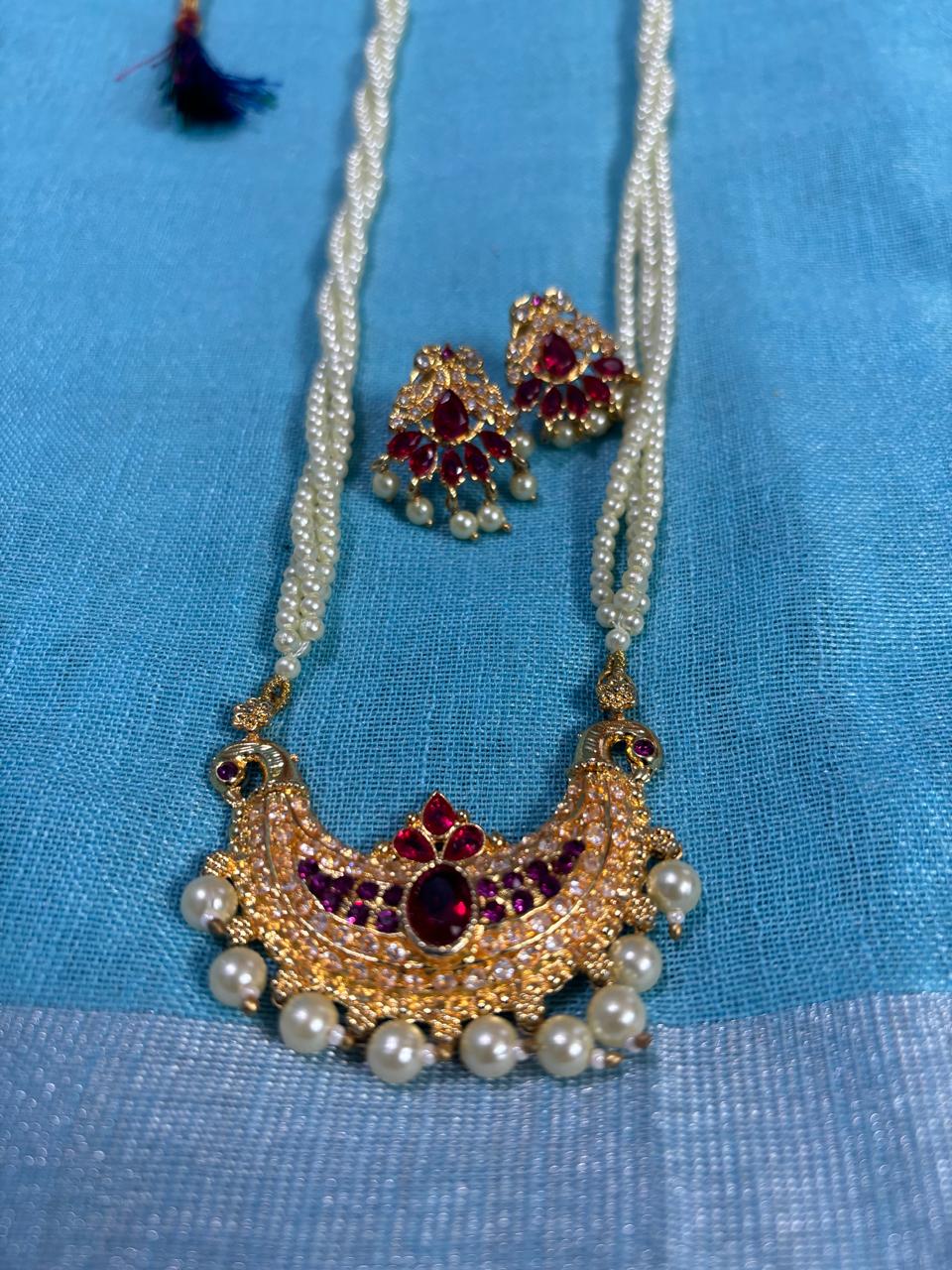 Trendy Pearl and Stone Tanmani Set